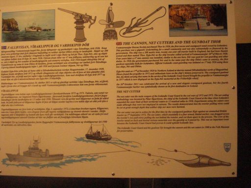 Fallbyssa og klippur við Safnahús merktar