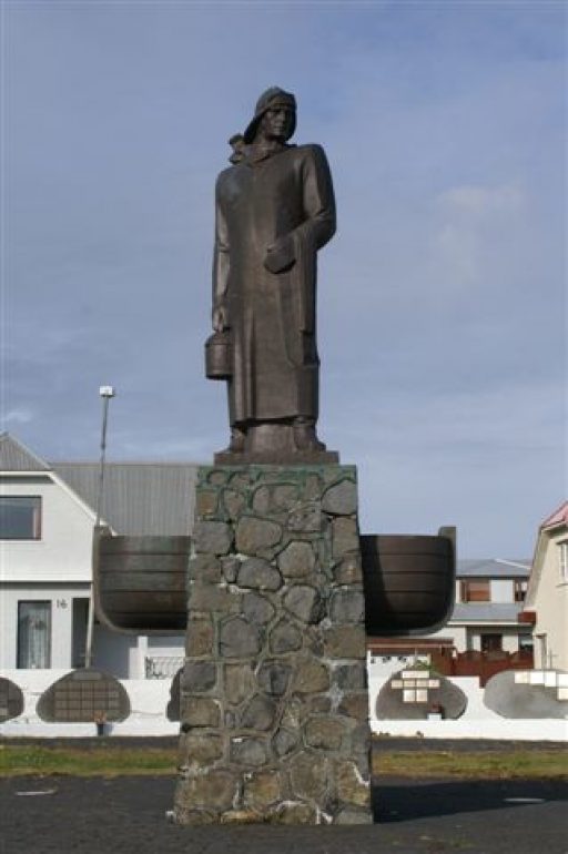 Styttuganga í boði Visku, 30. apríl kl. 17